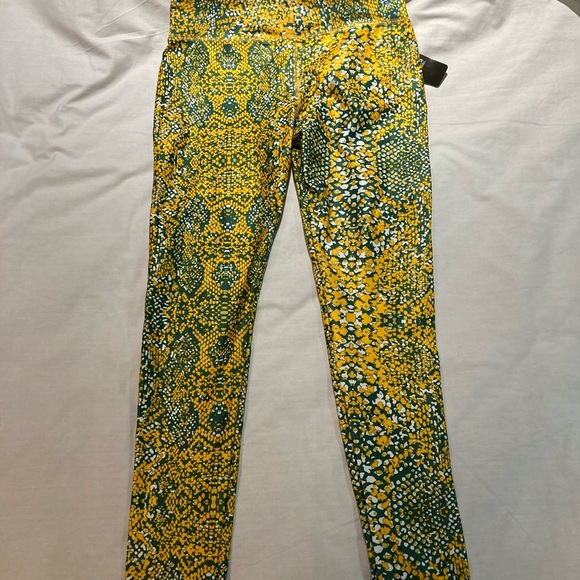 Women’s Majestic Brand Zubaz Green Bay Packers leggings! Size large, NWT! - Picture 5 of 7
